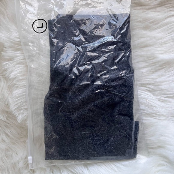 Seamless workout leggings! - Picture 3 of 4